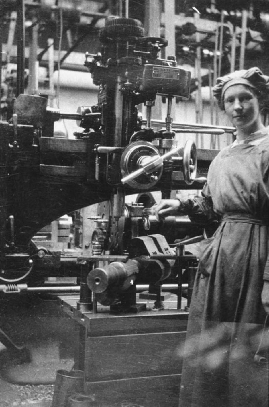 Beardmore factory workers in precision manufacturing