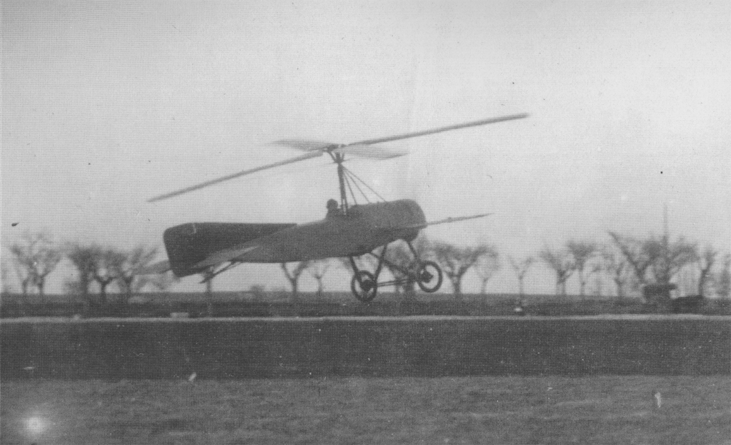 Cierva C.4 autogyro showing early rotorcraft development