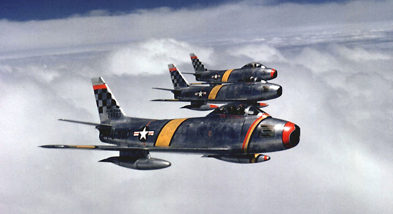 Insert image here: Side‑by‑side silhouettes of F‑86F and MiG‑15bis with key dimensions and armament callouts.